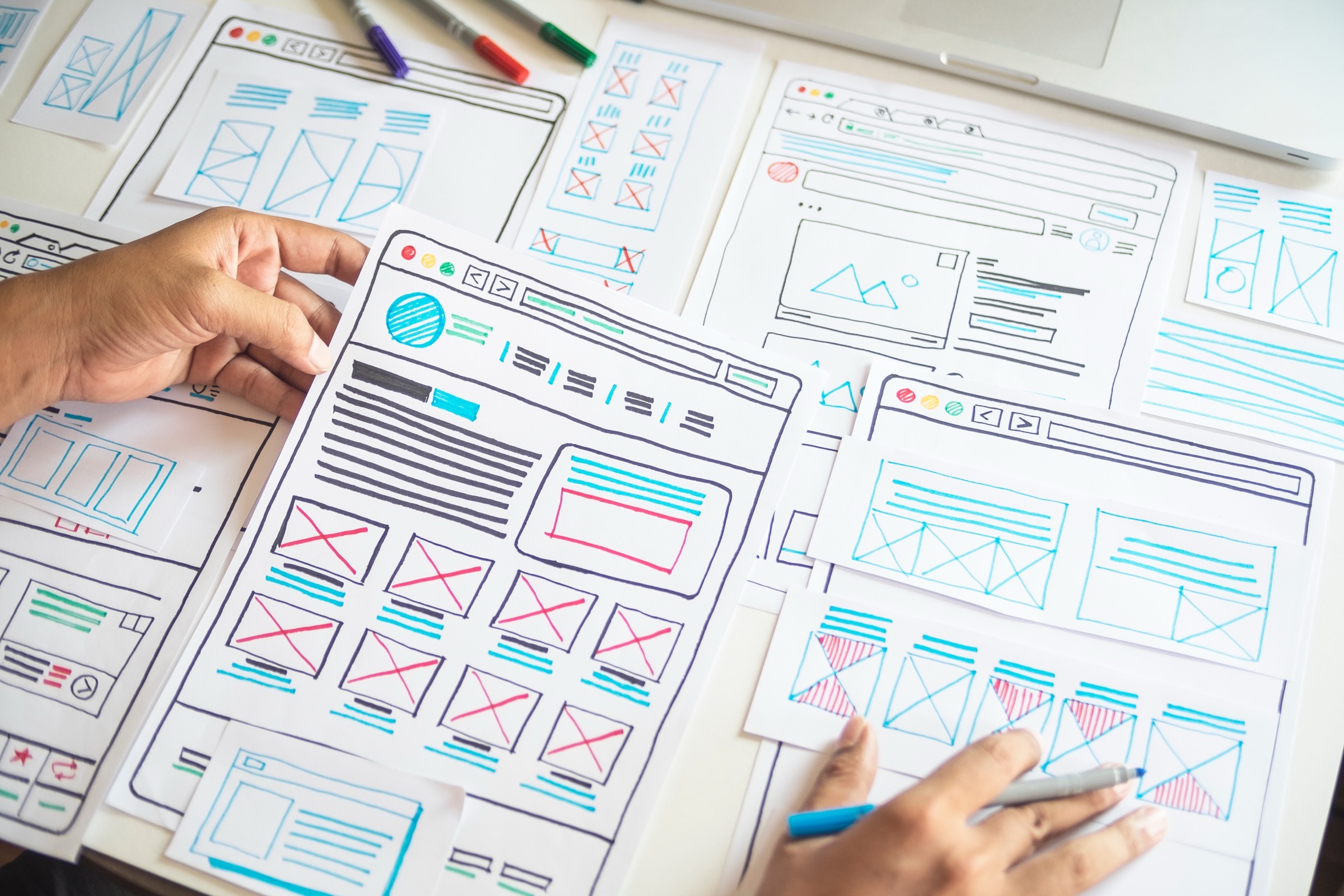 Webdesign-Entwurf auf einem Bildschirm